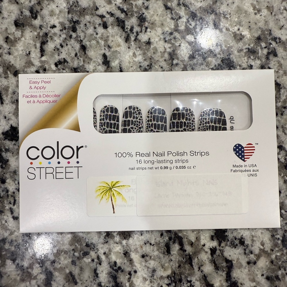 Color Street-Hiss and Make Up